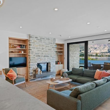 Winona Of Wanaka - Luxury Lakefront Apartment المظهر الخارجي الصورة