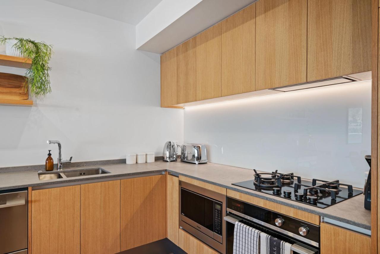 Winona Of Wanaka - Luxury Lakefront Apartment المظهر الخارجي الصورة