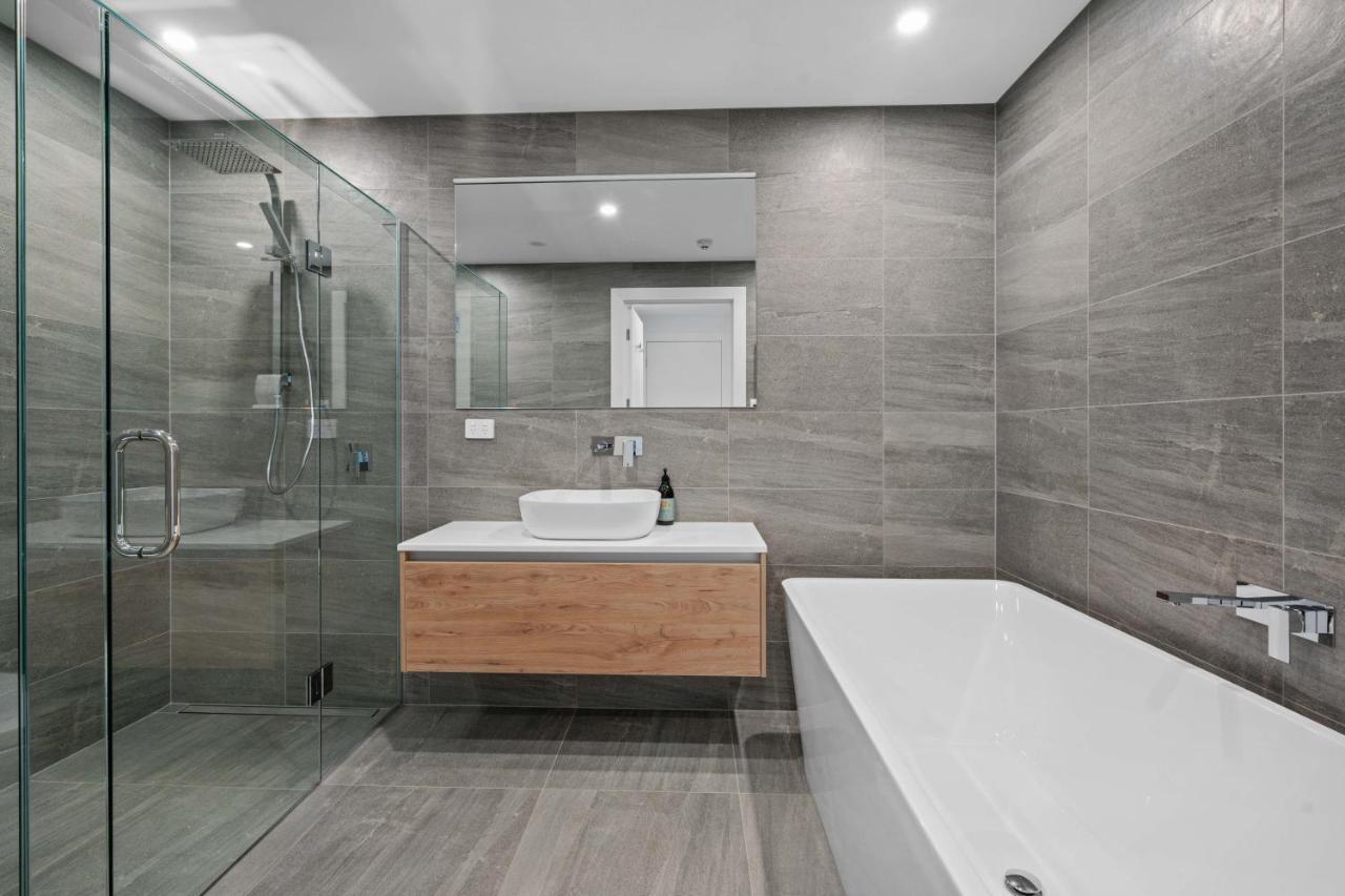 Winona Of Wanaka - Luxury Lakefront Apartment المظهر الخارجي الصورة